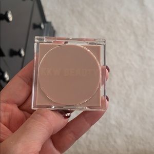 KkW beauty highlighter in color “tempting”